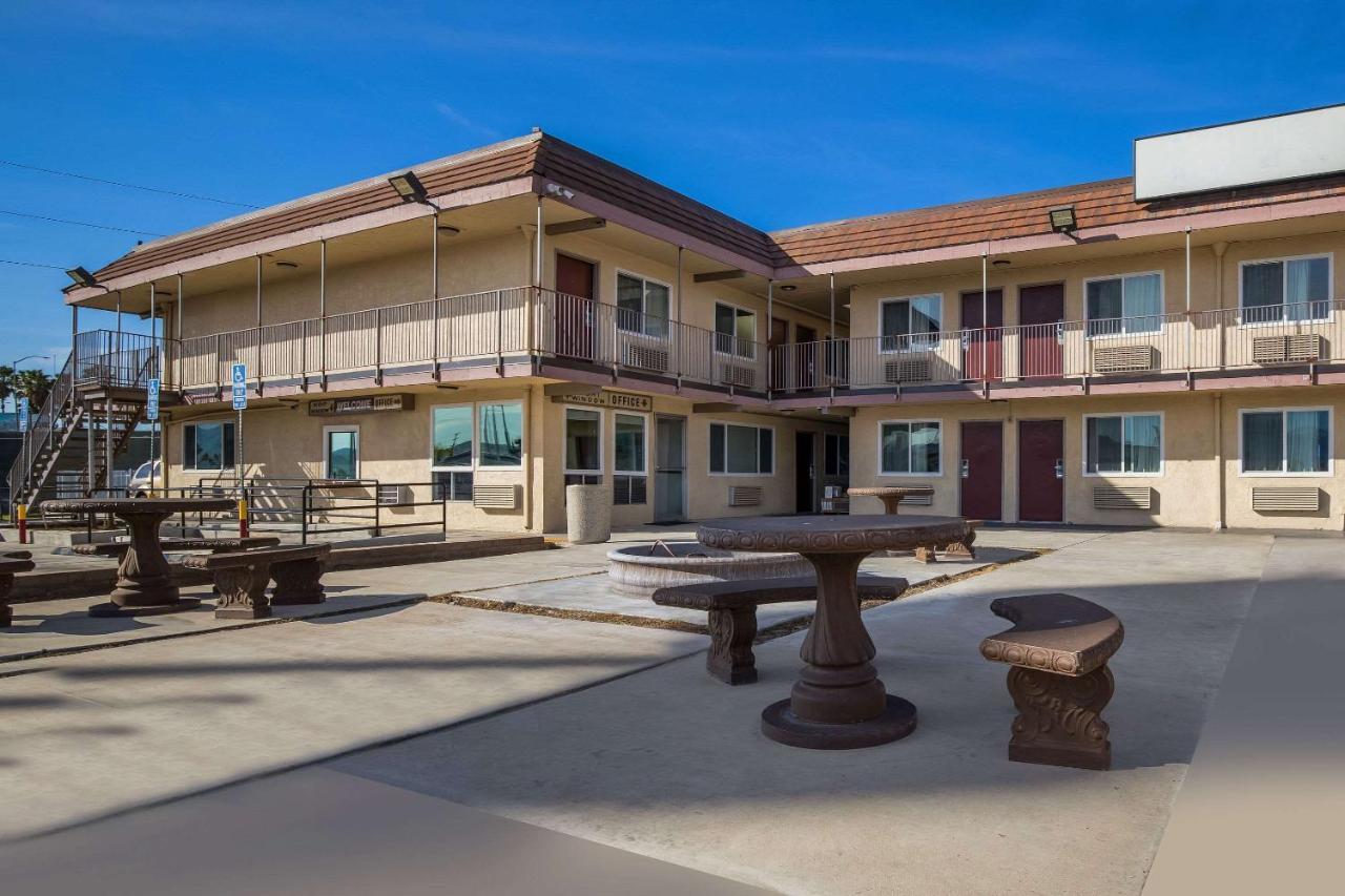 Rodeway Inn San Bernardino & Redlands Buitenkant foto