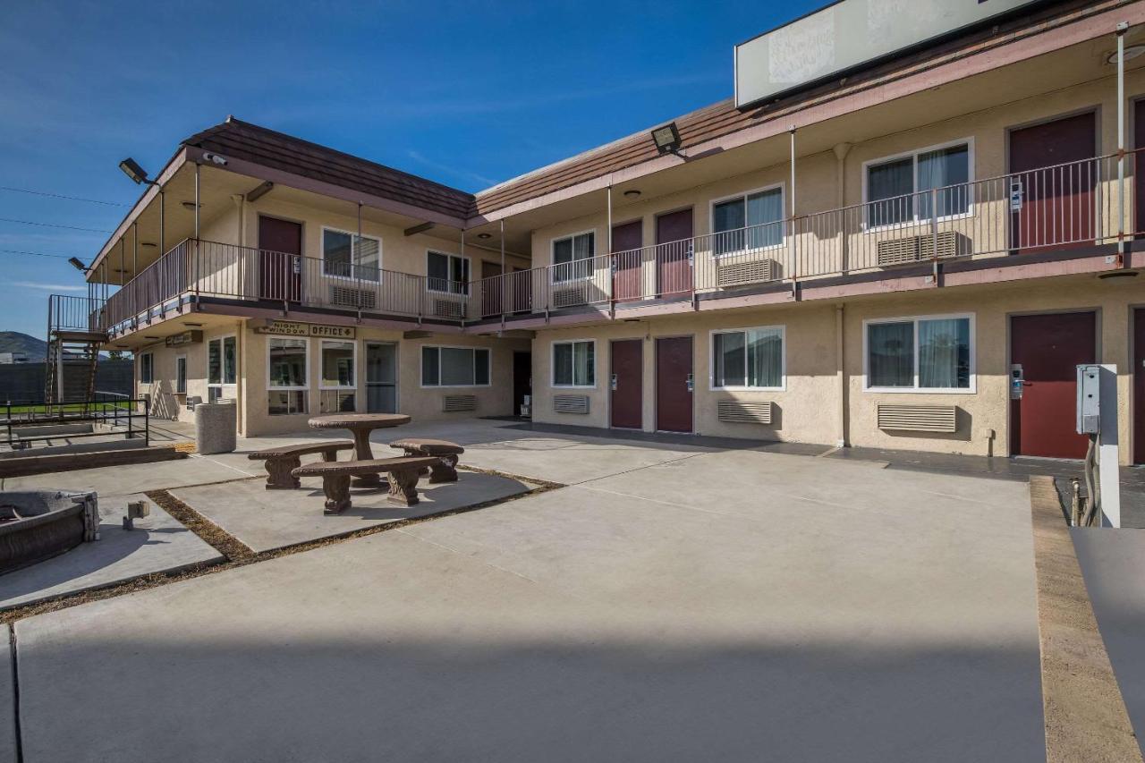 Rodeway Inn San Bernardino & Redlands Buitenkant foto