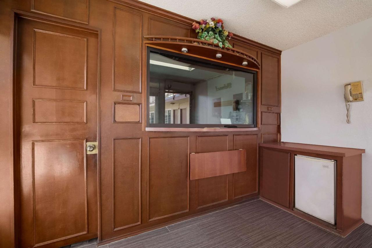Rodeway Inn San Bernardino & Redlands Buitenkant foto