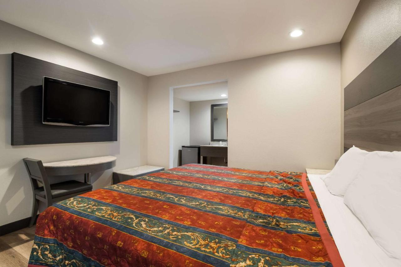 Rodeway Inn San Bernardino & Redlands Buitenkant foto